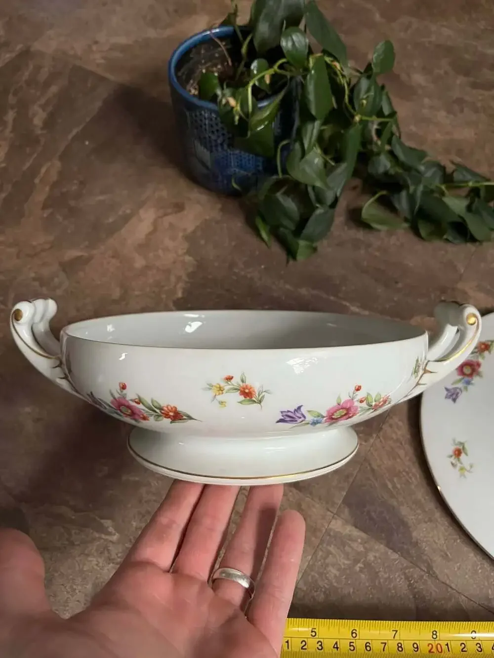 Wentworth Dresden Round Covered Vegetable Bowl Tureen 10